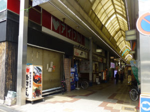 堺東駅前の商店街